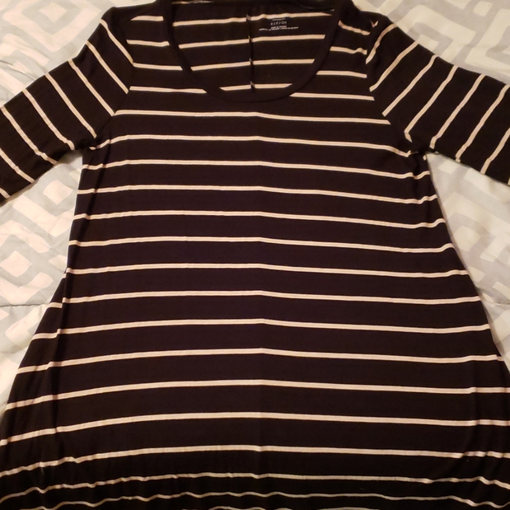 Tagless motherhood maternity shirt